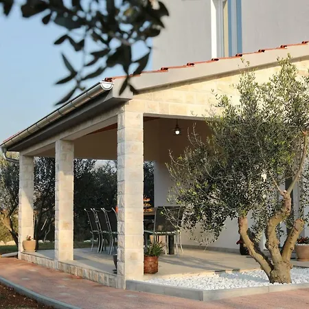 Hrast Holiday home *