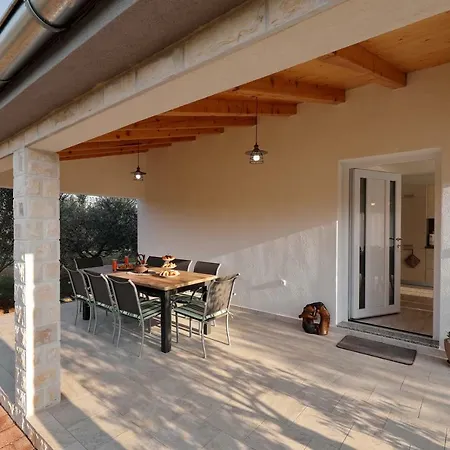 Hrast Holiday home *