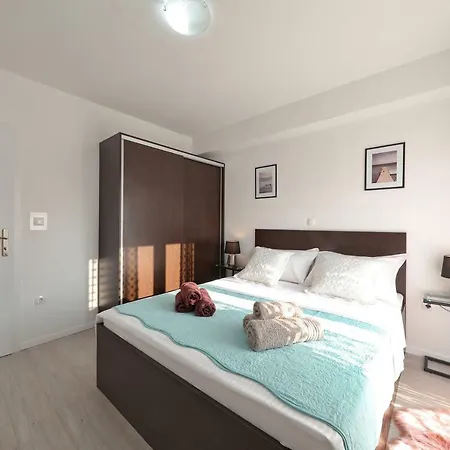 Hrast Feriehus Debeljak