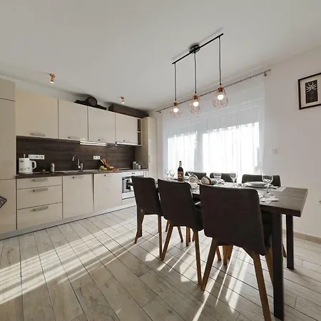 Holiday home Hrast