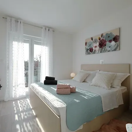 Hrast Feriehus Debeljak