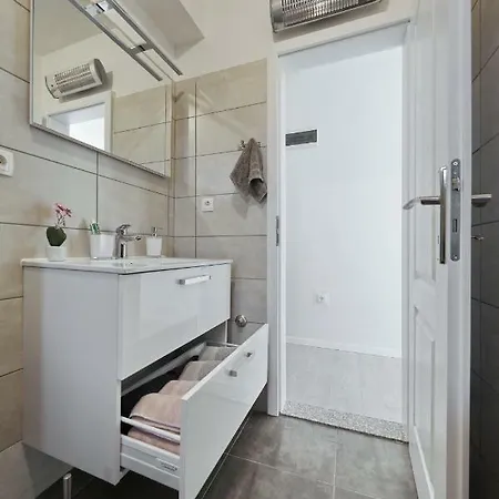 Hrast Ferienhaus Debeljak