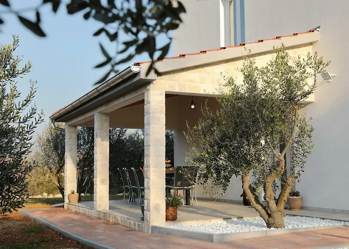 Hrast Holiday home *