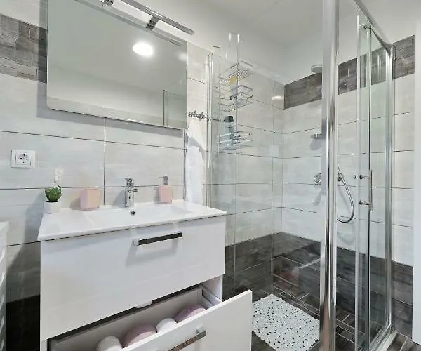 Hrast Сasa de vacaciones Debeljak