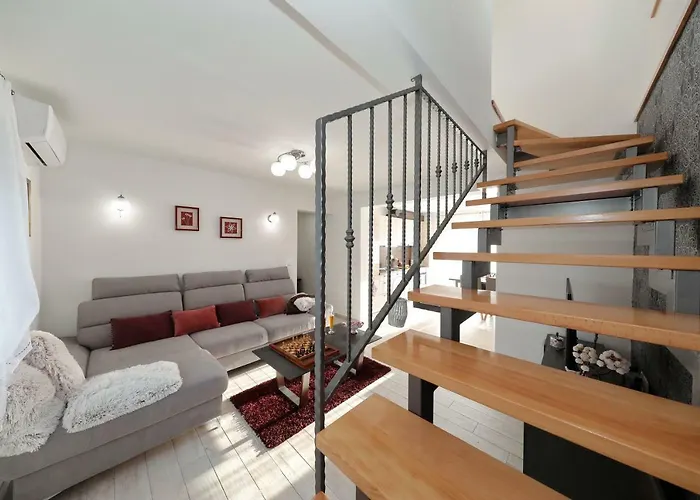 Nyaraló Hrast Debeljak