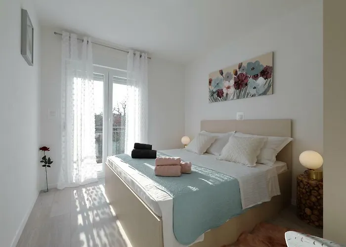 Hrast Nyaraló Debeljak